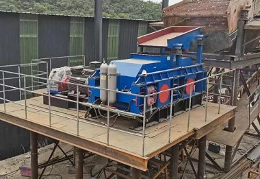 對輥式破碎機(jī)客戶現(xiàn)場